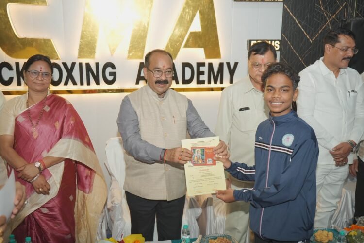 राष्ट्रीय किकबॉक्सिंग प्रतियोगिता में पदक विजेता खिलाड़ियों का सम्मान