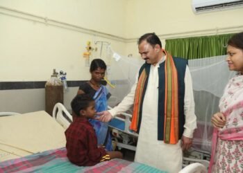 स्वास्थ्य मंत्री श्री जायसवाल ने कांकेर जिला अस्पताल सहित विभिन्न स्वास्थ्य केन्द्रों का निरीक्षण