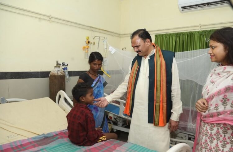 स्वास्थ्य मंत्री श्री जायसवाल ने कांकेर जिला अस्पताल सहित विभिन्न स्वास्थ्य केन्द्रों का निरीक्षण
