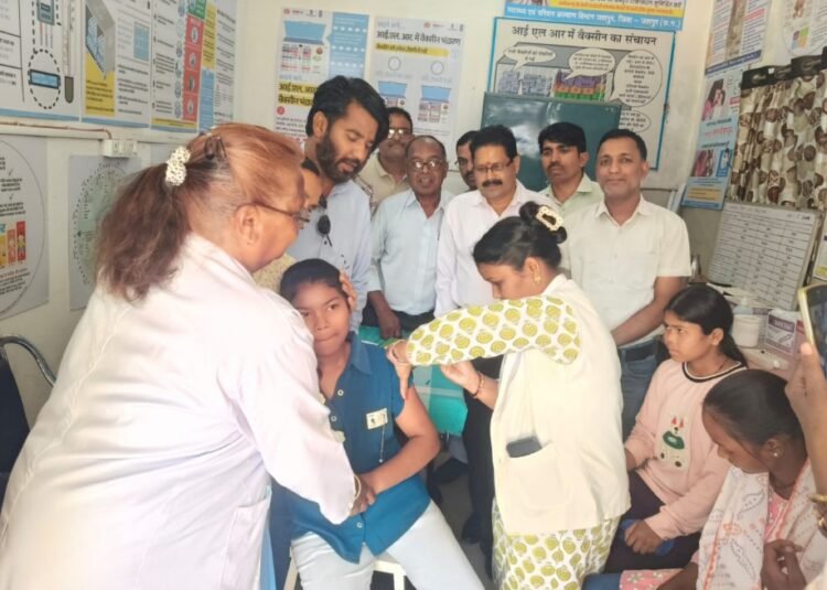 ’सर्वाइकल कैंसर से बचाव के लिए जशपुर में एचपीवी टीकाकरण अभियान तेज’