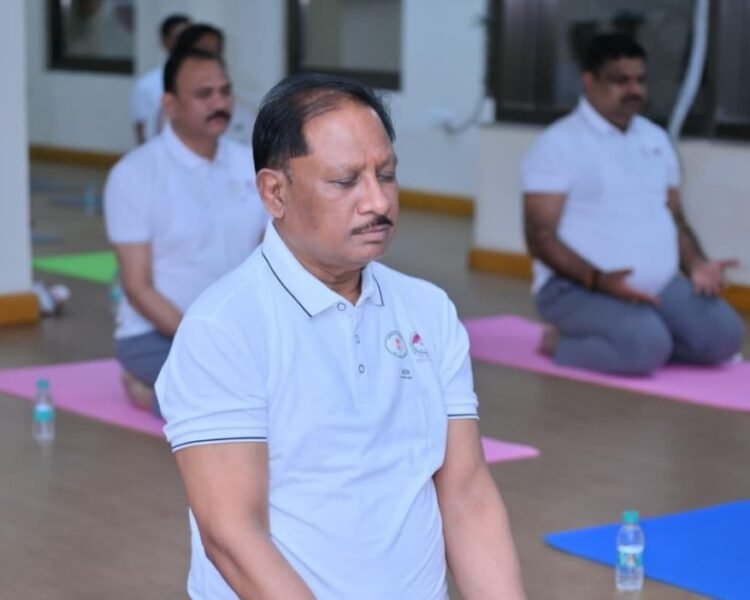 चिंतन शिविर 3.0: योग से हुई नई सुबह, मुख्यमंत्री विष्णु देव साय ने दिया स्वस्थ और संतुलित जीवन का संदेश