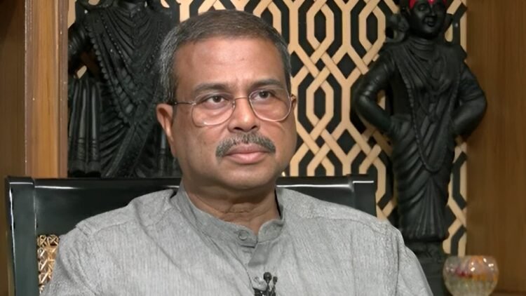 बड़ी खबर : धर्मेंद्र प्रधान ने दिया इस्तीफा… PM मोदी को भेजी चिट्ठी, जंतर-मंतर पर ‘कॉकरोचों’ के संग्राम के बाद बड़ा फैसला