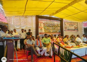 शाला प्रवेशोत्सव में शामिल हुए सांसद संतोष पांडेय, मेधावी विद्यार्थियों का किया सम्मान