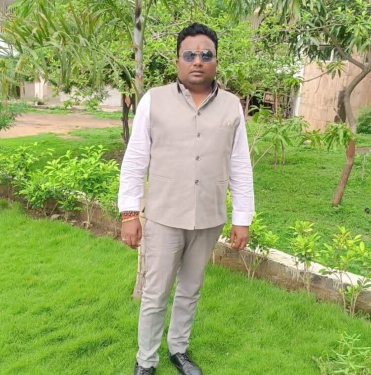 खाद के बढ़े दामों से किसान परेशान, भाजपा सरकार किसानों पर डाल रही आर्थिक बोझ : राम साहू