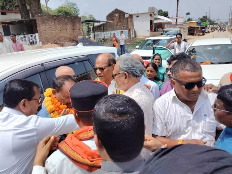 छत्तीसगढ़ शासन अनुसूचित जनजाति आयोग के नवनियुक्त उपाध्यक्ष एम.डी. ठाकुर का छुरिया क्षेत्र प्रथम आगमन पर हुआ भव्य स्वागत