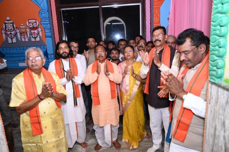मौसी माता मंदिर में भगवान श्री जगन्नाथ के दिव्य दर्शन एवं रात्रि आरती में उमड़ा आस्था का सैलाब; जनप्रतिनिधियों, संतों एवं प्रशासनिक अधिकारियों ने लिया महाप्रभु का आशीर्वाद