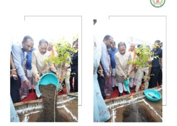 मुख्यमंत्री श्री विष्णु देव साय ने एक पेड़ मां के नाम अभियान के तहत विद्यालय परिसर में पौधरोपण किया।