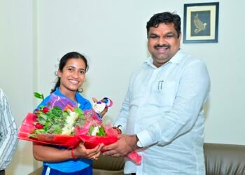 रजत पदक विजेता ज्ञानेश्वरी यादव से शिक्षा मंत्री श्री गजेंद्र यादव ने की आत्मीय मुलाकात