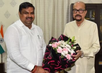 राज्यपाल श्री डेका से स्कूल शिक्षा मंत्री श्री गजेंद्र यादव ने सौजन्य भेंट की