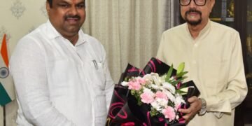 राज्यपाल श्री डेका से स्कूल शिक्षा मंत्री श्री गजेंद्र यादव ने सौजन्य भेंट की