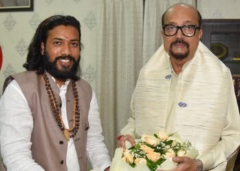 राज्यपाल श्री डेका से कौशल विकास, तकनीकी शिक्षा एवं रोजगार, अनुसूचित जाति विकास विभाग के मंत्री श्री गुरु खुशवंत साहेब ने सौजन्य भेंट की