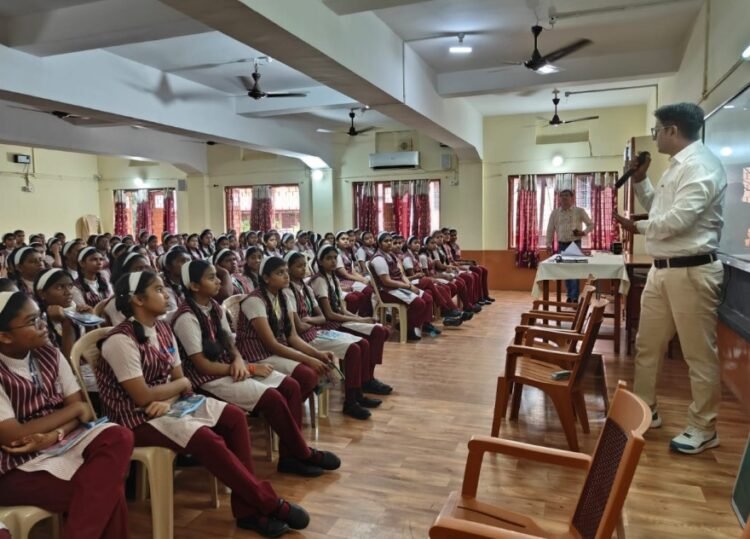 राष्ट्रीय एचपीवी टीकाकरण अभियान के तहत छात्राओं को किया गया जागरूक