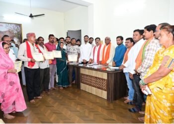उप मुख्यमंत्री श्री विजय शर्मा ने कवर्धा के हितग्राहियों को सौंपे पीएम आवास योजना शहरी 2.0 के स्वीकृति पत्र
