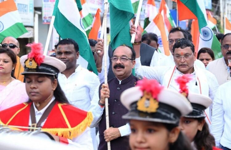 देशभक्ति से ओतप्रोत अप्रतिम उत्साह के साथ निकली तिरंगा यात्रा, उप मुख्यमंत्री श्री अरुण साव हुए शामिल