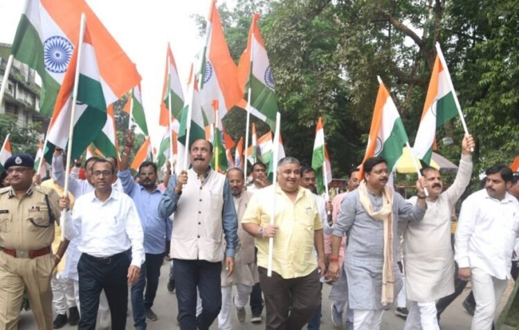 शान से लहराया तिरंगा, देशभक्ति के रंग में रंगा शहर अम्बिकापुर