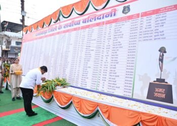 श्यामगिरी में शहीद पूर्व विधायक स्व. श्री भीमा मंडावी को उप मुख्यमंत्री श्री विजय शर्मा और वन मंत्री श्री केदार कश्यप ने दी श्रद्धांजलि