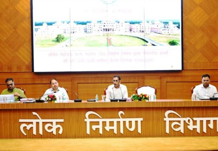 लोक निर्माण विभाग के सचिव ने सड़क एवं भवन निर्माण कार्यों की प्रगति की समीक्षा की