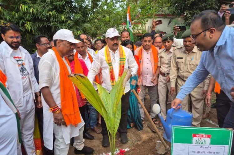 उप मुख्यमंत्री श्री विजय शर्मा और वन मंत्री श्री केदार कश्यप के नेतृत्व में बारसूर पहुंची बाइक तिरंगा यात्रा