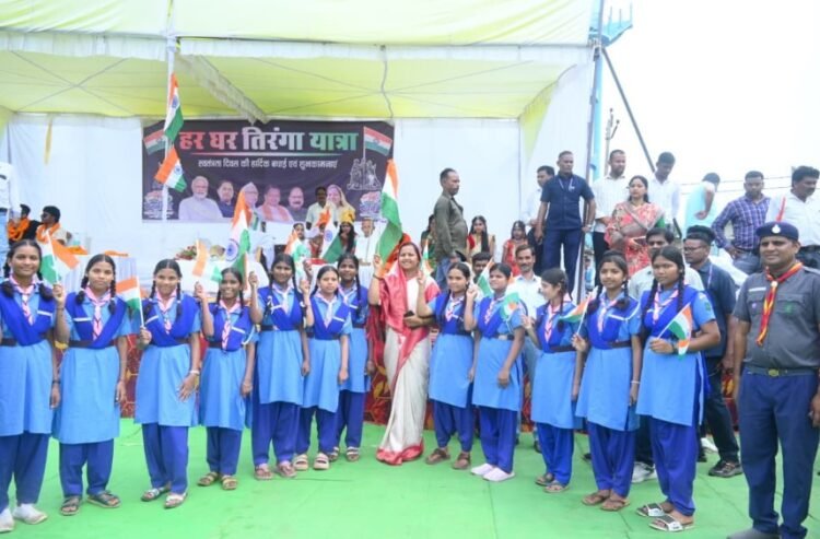 मंत्री श्रीमती लक्ष्मी राजवाड़े के नेतृत्व में सूरजपुर जिले में निकलीं भव्य तिरंगा यात्राएं