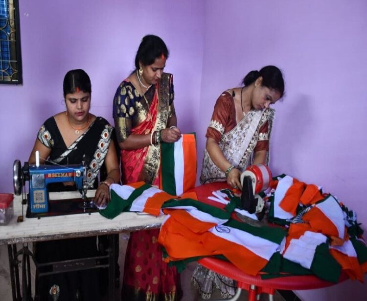 हर घर तिरंगा अभियान में महिलाओं की भागीदारी