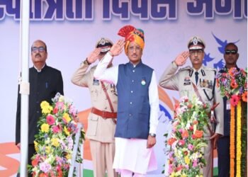 स्वतंत्रता दिवस समारोह: मुख्यमंत्री श्री साय ने पुलिस परेड ग्राउंड पर किया ध्वजारोहण, परेड की ली सलामी