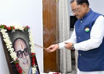 मुख्यमंत्री श्री विष्णु देव साय ने स्वर्गीय श्री कुशाभाऊ ठाकरे की जयंती पर उन्हें किया नमन