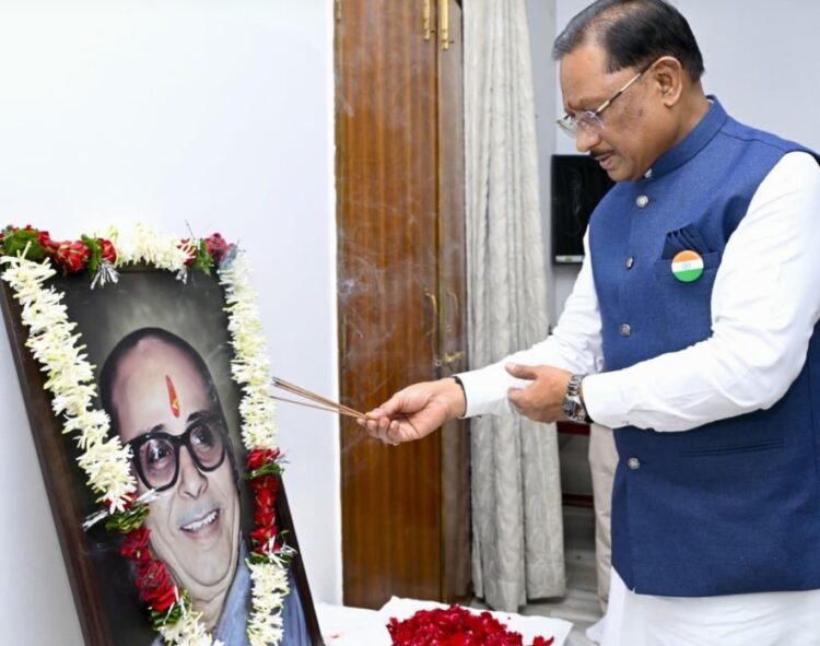 मुख्यमंत्री श्री विष्णु देव साय ने स्वर्गीय श्री कुशाभाऊ ठाकरे की जयंती पर उन्हें किया नमन
