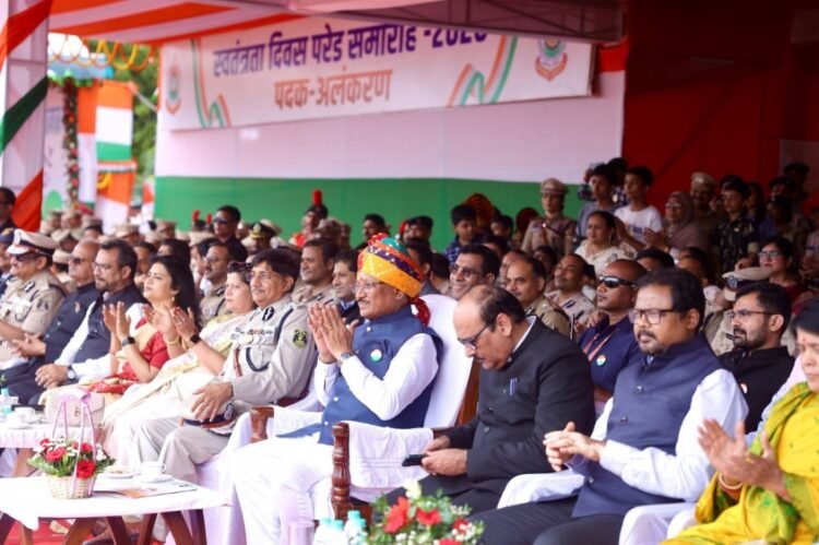 स्वतंत्रता दिवस समारोह: शालेय विद्यार्थियों की सांस्कृतिक प्रस्तुतियों ने बांधा समां