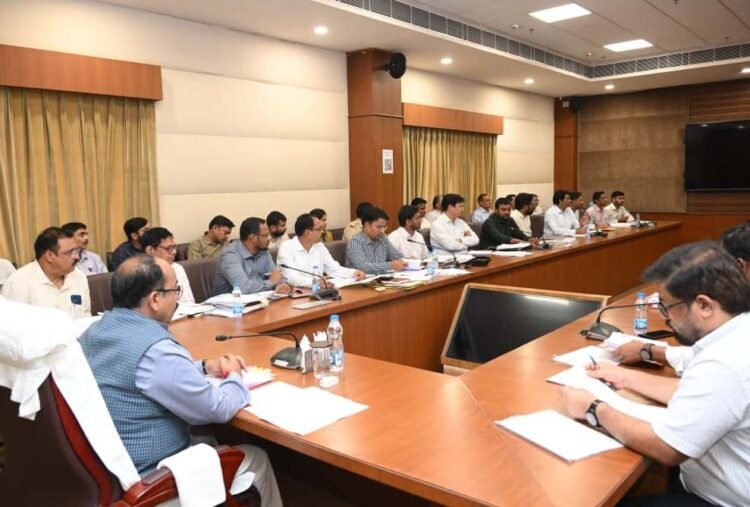 उप मुख्यमंत्री श्री अरुण साव ने विकास कार्यों और योजनाओं के क्रियान्वयन की समीक्षा की