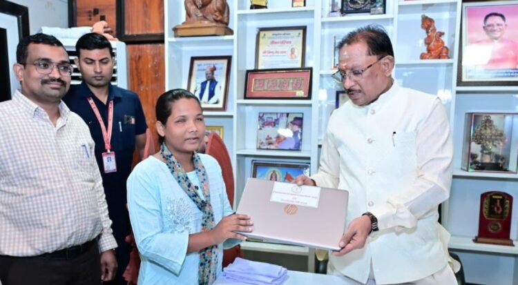दृष्टिबाधा नहीं बनी बाधा, जयमंती के सपनों को मिली डिजिटल उड़ान