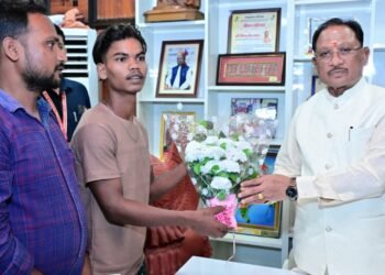 मुख्यमंत्री कैंप कार्यालय की संवेदनशील पहल से अविनाश को मिला नया जीवन