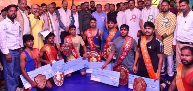 नागपंचमी पर अंबिकापुर में भव्य दंगल कुश्ती प्रतियोगिता