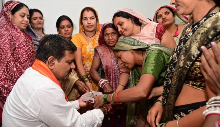 बिहान की दीदियों ने उपमुख्यमंत्री श्री विजय शर्मा को राखी बांधकर दी बधाई, साझा किए गुजरात भ्रमण के अनुभव
