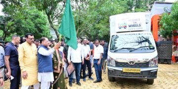 मुख्यमंत्री ने ‘साइंस ऑन व्हील्स’ को दिखाई हरी झंडी, अब स्कूलों तक पहुंचेगी प्रयोगों की चलती-फिरती विज्ञानशाला