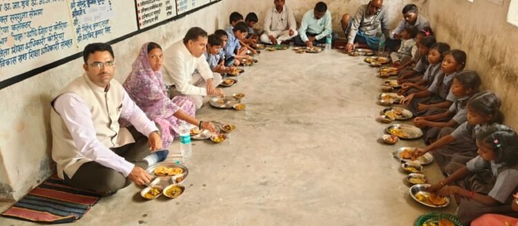 न्योता भोजन से बढ़ा बच्चों का उत्साह, शैक्षणिक प्रतिभा को मिला सम्मान
