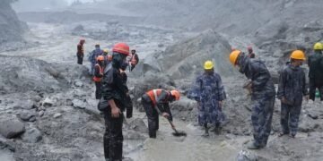 सुरंग में दबी सांसें और बाहर भारी मलबा, मुश्किल हालात में नेपाल का संबल बनी भारत की रेस्क्यू टीम