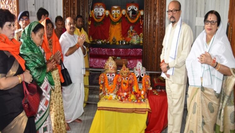 रक्षाबंधन पर राज्यपाल श्री रमेन डेका ने भगवान जगन्नाथ के दर्शन कर बांधा रक्षासूत्र