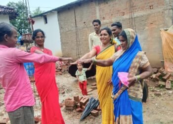 रक्षा सूत्र से बंधा ‘पक्के घर’ का संकल्प