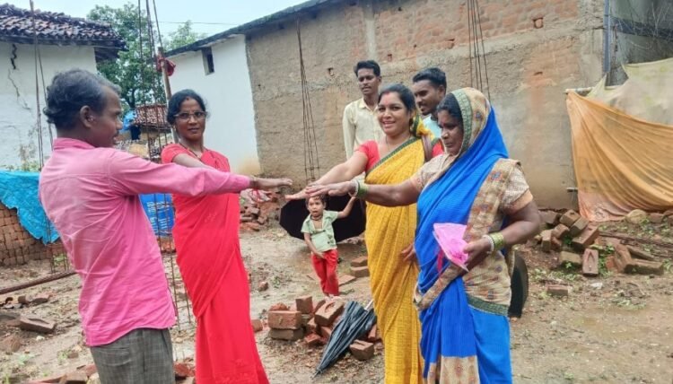 रक्षा सूत्र से बंधा ‘पक्के घर’ का संकल्प