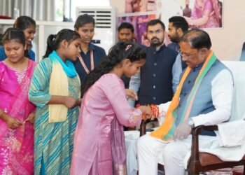 विशेष लेख : महतारी के आशीष से, राखी के विश्वास से मुख्यमंत्री श्री विष्णु देव साय के नेतृत्व में महिलाओं के सम्मान, स्वावलंबन और आर्थिक सशक्तिकरण की दिशा में निरंतर पहल