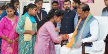 विशेष लेख : महतारी के आशीष से, राखी के विश्वास से मुख्यमंत्री श्री विष्णु देव साय के नेतृत्व में महिलाओं के सम्मान, स्वावलंबन और आर्थिक सशक्तिकरण की दिशा में निरंतर पहल