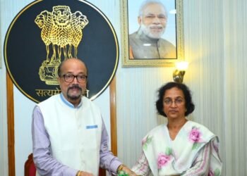 राज्यपाल श्री डेका को लोक सेवा आयोग की अध्यक्ष सुश्री शांडिल्य ने वार्षिक प्रतिवेदन सौंपा