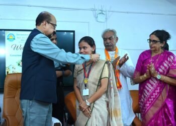 वर्तमान पर फोकस करें, निरंतर सीखते रहें और समाज के लिए योगदान दें-श्री डेका