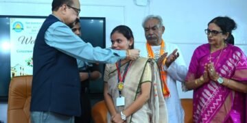 वर्तमान पर फोकस करें, निरंतर सीखते रहें और समाज के लिए योगदान दें-श्री डेका