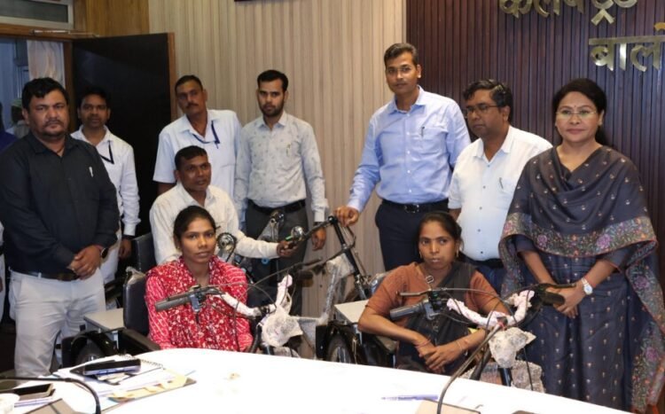 तीन दिव्यांगजनों की राह हुई आसान, मिली ट्राईसिकल बोले ‘धन्यवाद विष्णु भैया’
