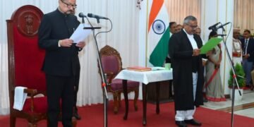 राज्यपाल श्री डेका ने न्यायाधिपति श्री कृष्न राम महापात्र को छत्तीसगढ़ उच्च न्यायालय के मुख्य न्यायाधीश पद की दिलाई शपथ