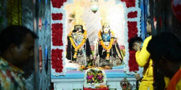 उप मुख्यमंत्री एवं कवर्धा विधायक श्री विजय शर्मा ने श्रीकृष्ण जन्माष्टमी पर श्री राधा-कृष्ण बड़े मंदिर में की पूजा-अर्चना