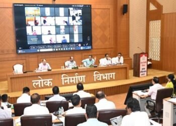 बारिश में खराब सड़कों पर उप मुख्यमंत्री श्री अरुण साव ने जताई नाराजगी, 15 अक्टूबर तक सुधारने के दिए निर्देश