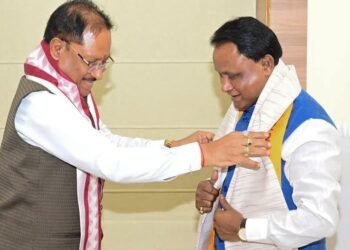 मुख्यमंत्री श्री विष्णु देव साय ने ओडिशा के मुख्यमंत्री श्री मोहन चरण माझी से की सौजन्य भेंट