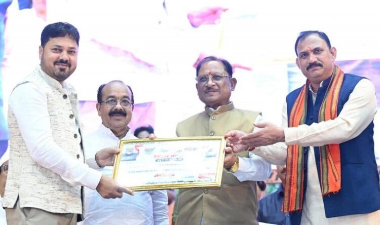 आयुर्वेद भारत की प्राचीन ज्ञान परंपरा की अमूल्य धरोहर, आधुनिक स्वास्थ्य सेवाओं के साथ भारतीय चिकित्सा पद्धतियों को भी दे रहे बढ़ावा – मुख्यमंत्री श्री विष्णुदेव साय